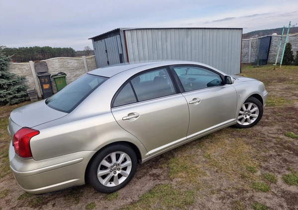 Toyota Avensis cena 8999 przebieg: 332000, rok produkcji 2005 z Ząbki małe 22